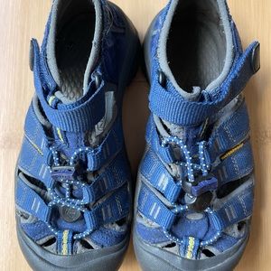 Size 1 kids’ Keen water, all-terrain sandal